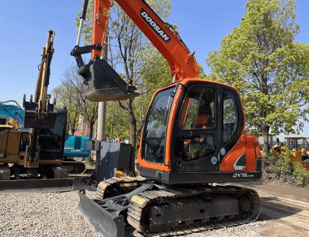 Mini digger demand grows for tight space jobs Mini digger demand grows for tight space jobs