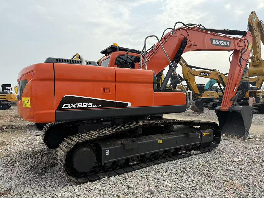 Used Doosan DX225LCA