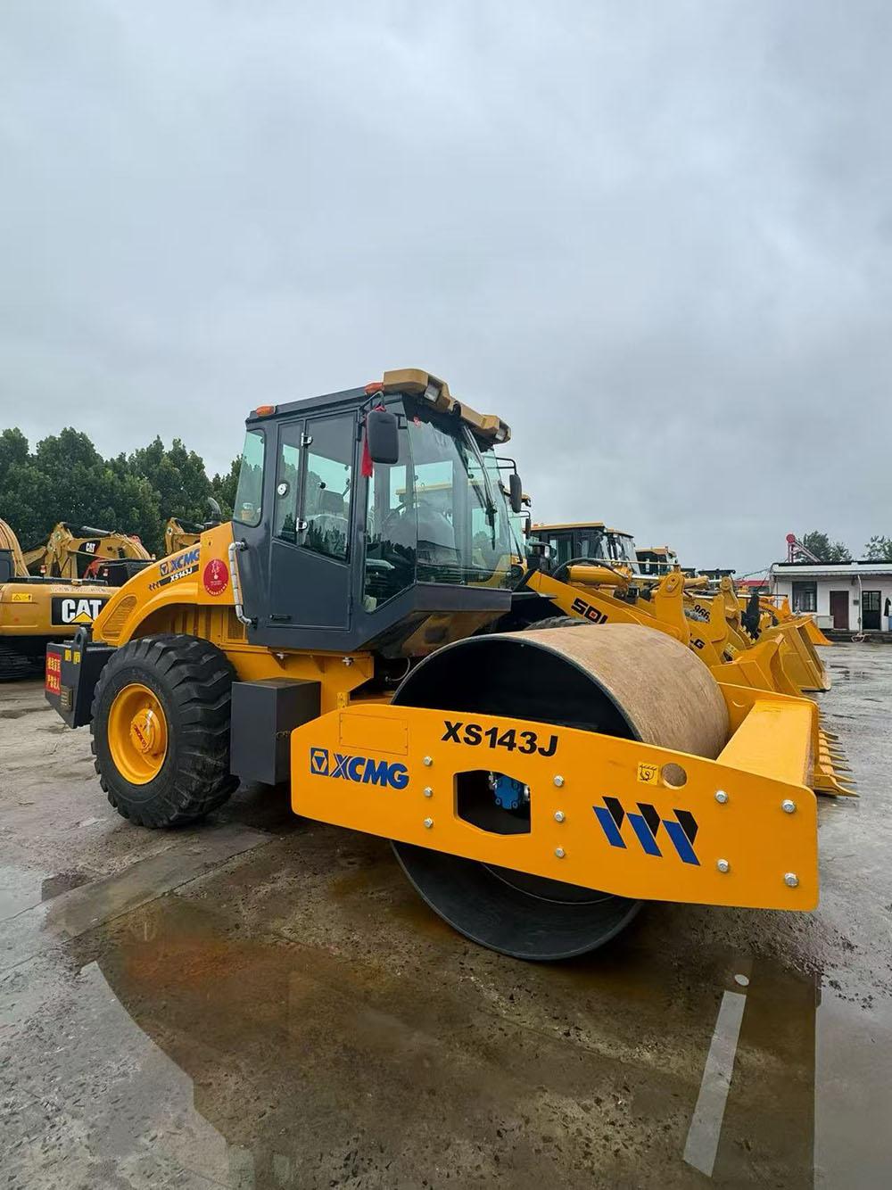 XCMG XS143J 14 Ton Used Single Drum Vibratory Road Roller for Sale